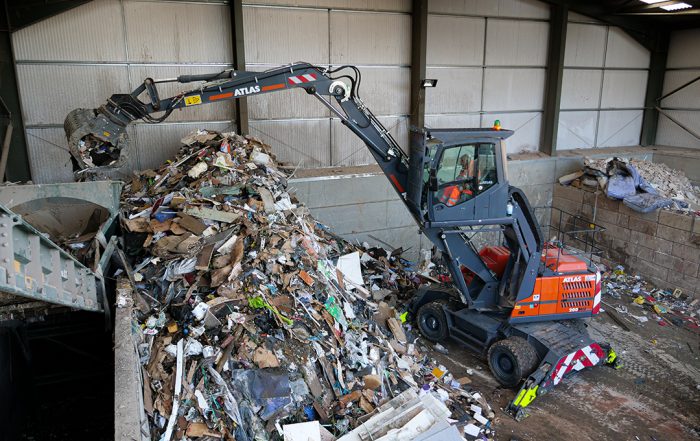 Atlas-200MH-Material-Handler-on-Waste-Application